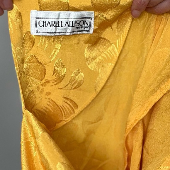 Elegant Yellow Floral Midi Dress - Picture 7 of 9